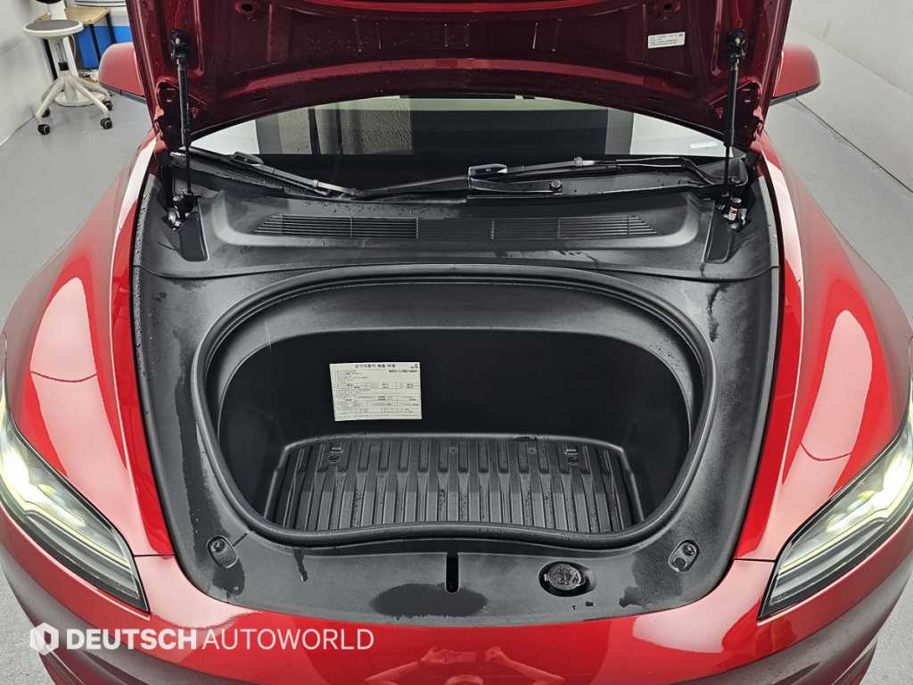 Tesla Model 3 — photo 06