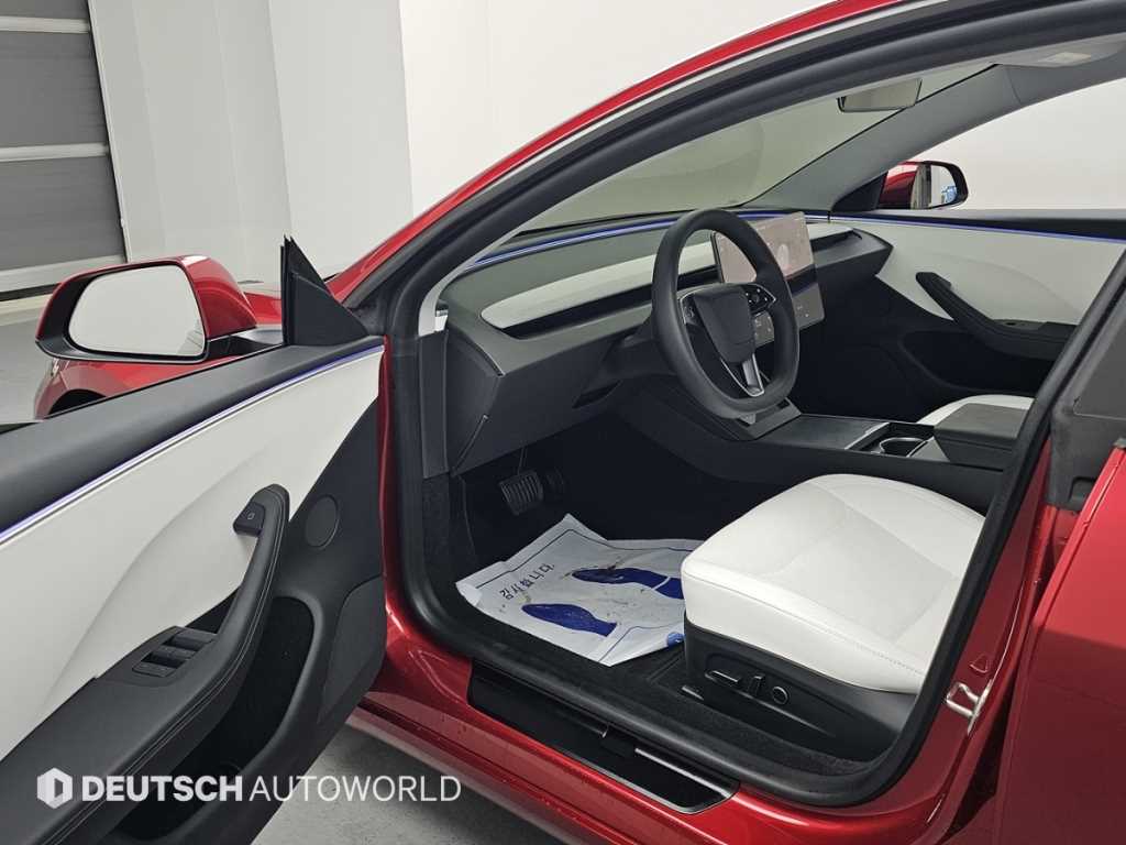 Tesla Model 3 — photo 11