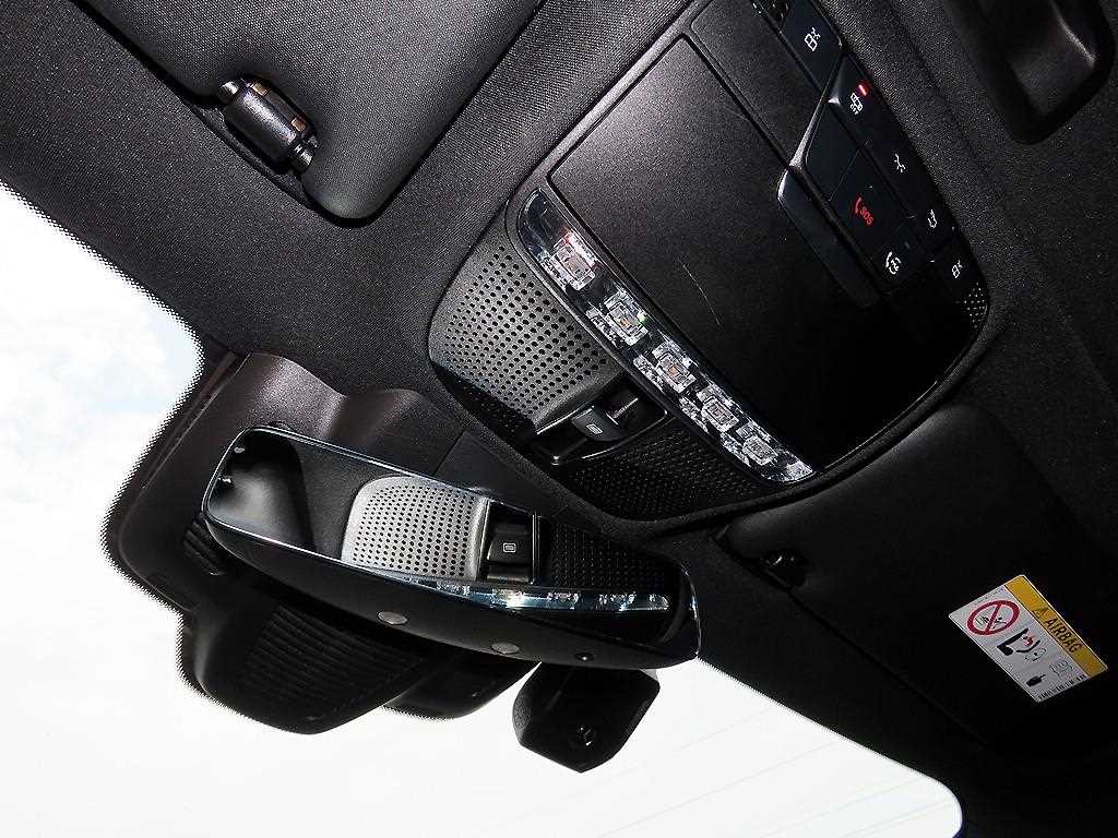 Mercedes-Benz CLS-Class — photo 16