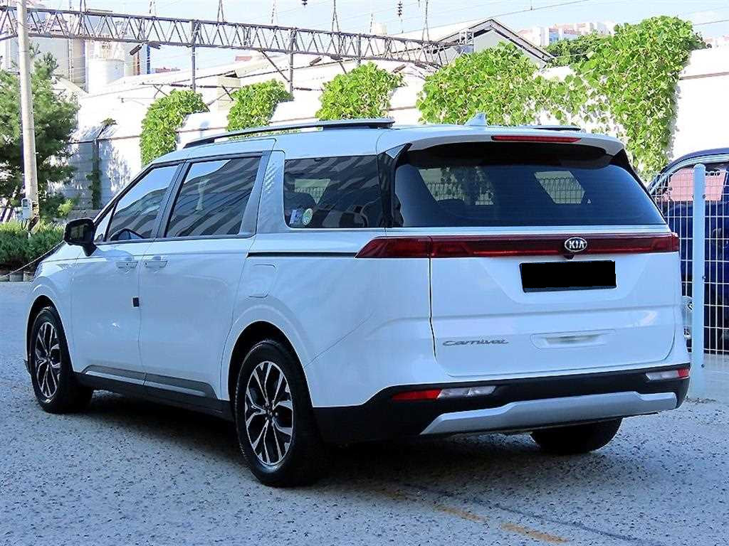 Kia Carnival — photo 03
