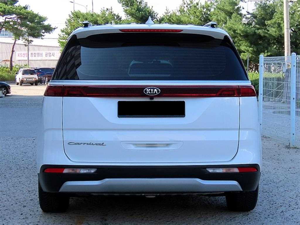 Kia Carnival — photo 04