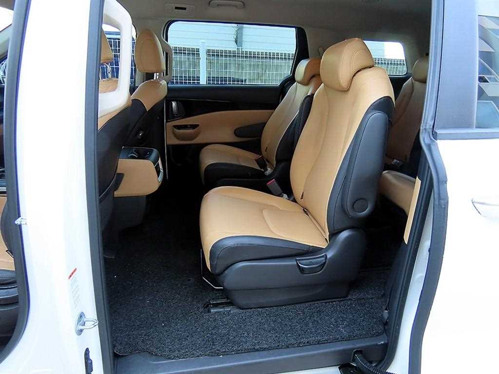 Kia Carnival — photo 06