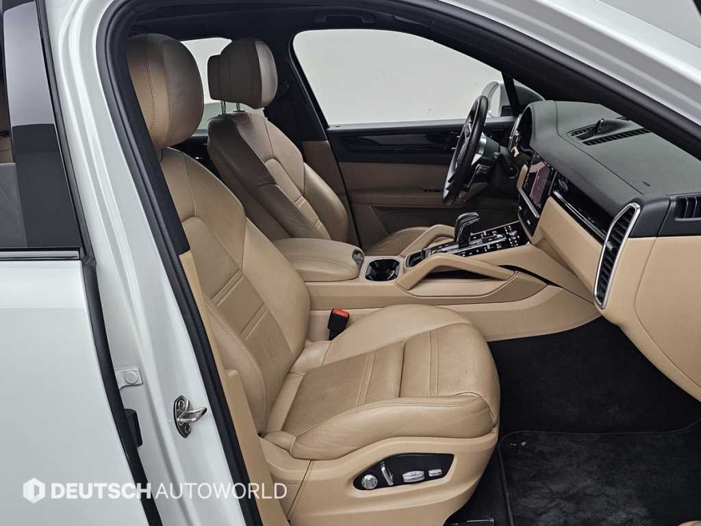 Porsche Cayenne — photo 10