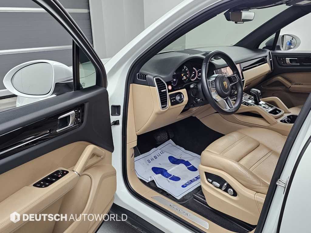 Porsche Cayenne — photo 11