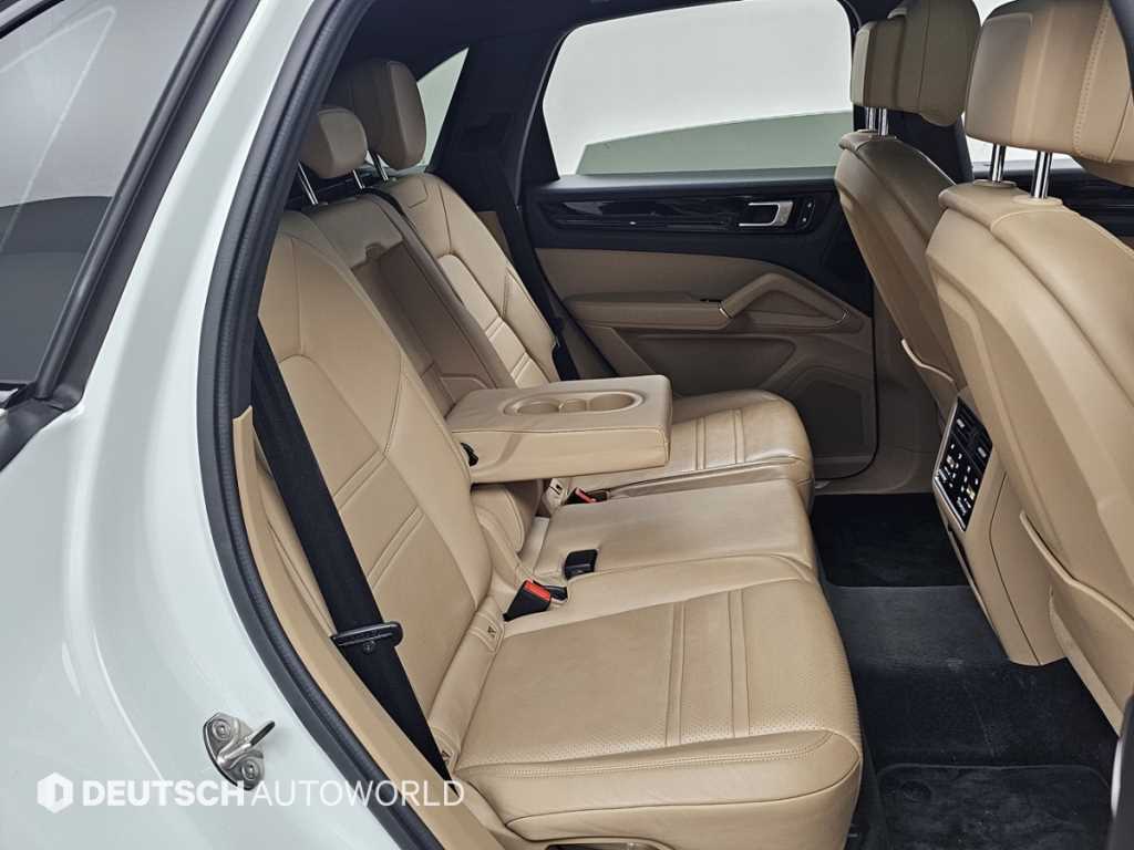 Porsche Cayenne — photo 12