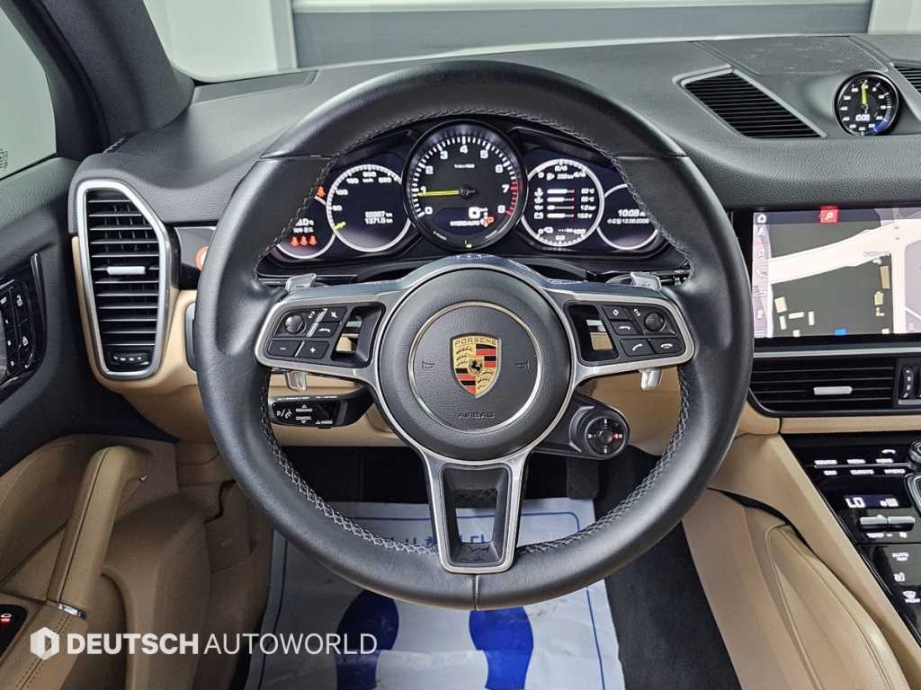 Porsche Cayenne — photo 13