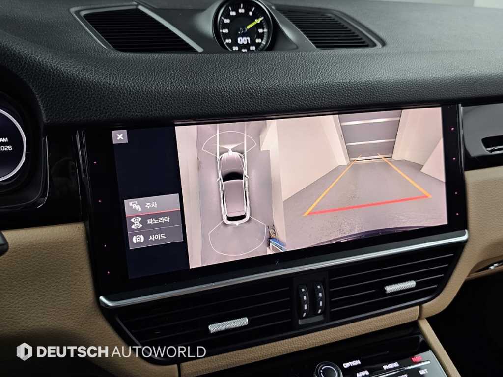 Porsche Cayenne — photo 15