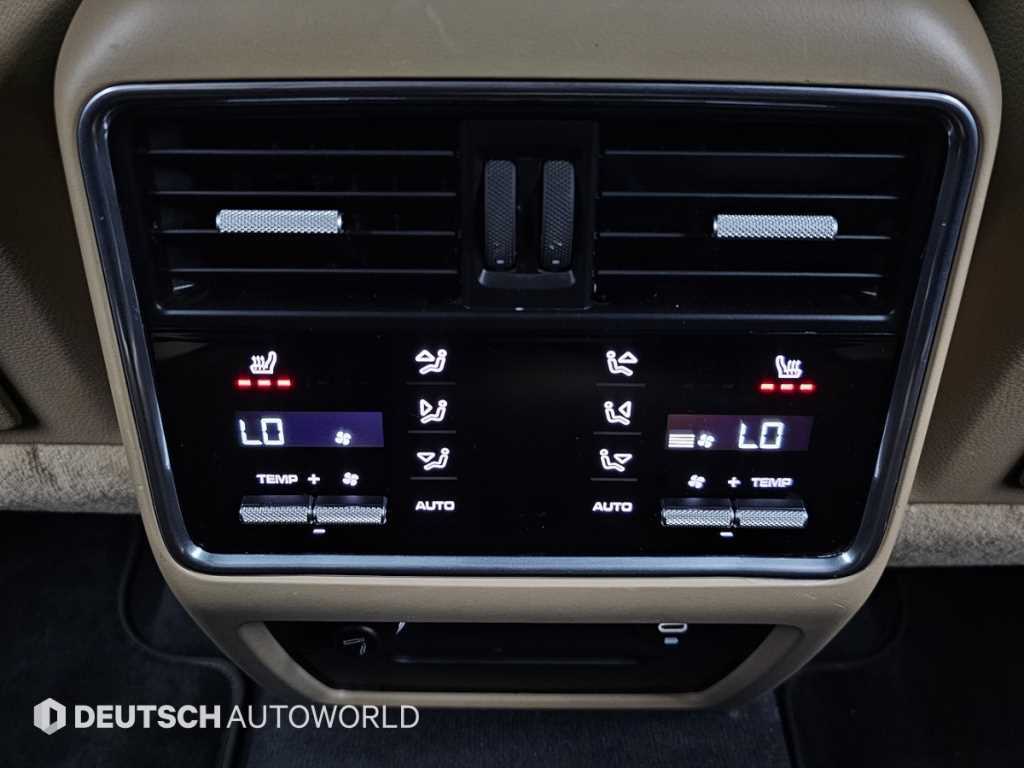 Porsche Cayenne — photo 16