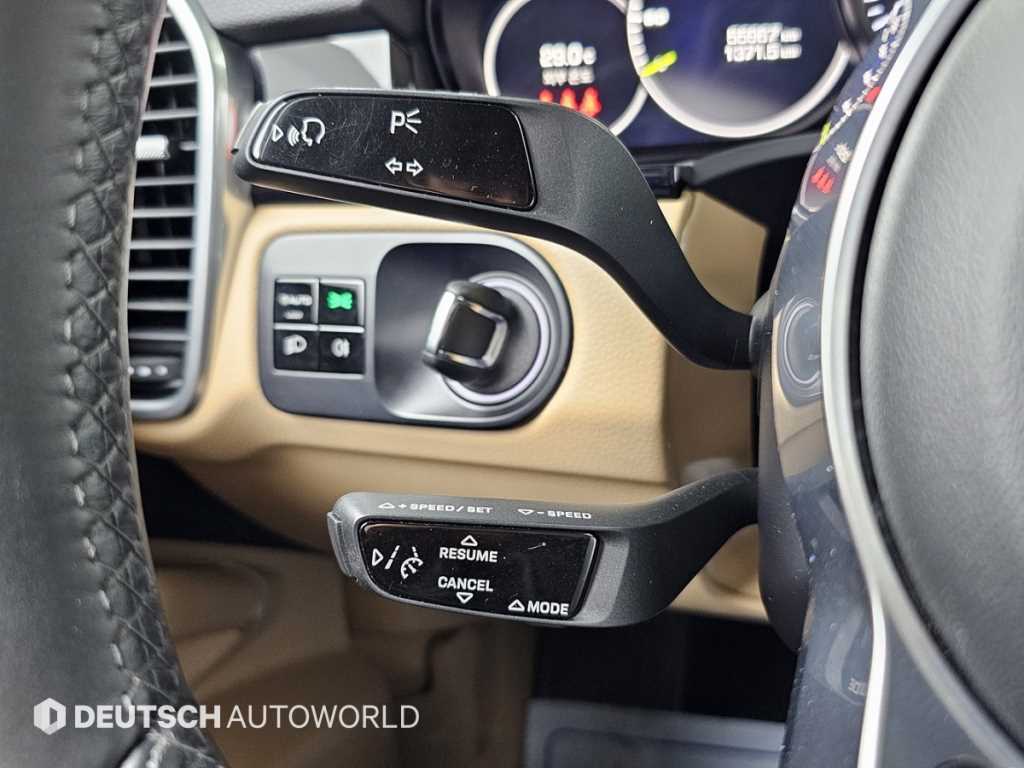 Porsche Cayenne — photo 17
