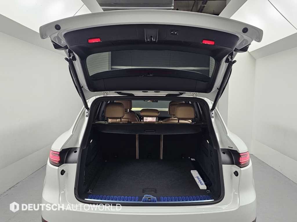 Porsche Cayenne — photo 19
