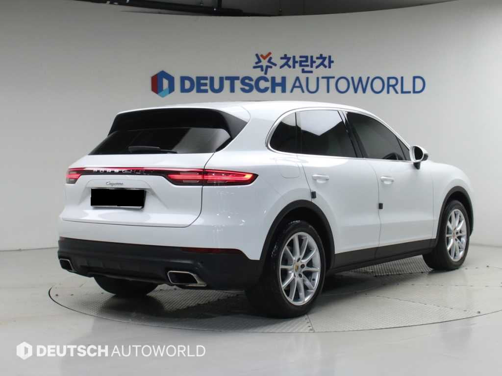 Porsche Cayenne — photo 02