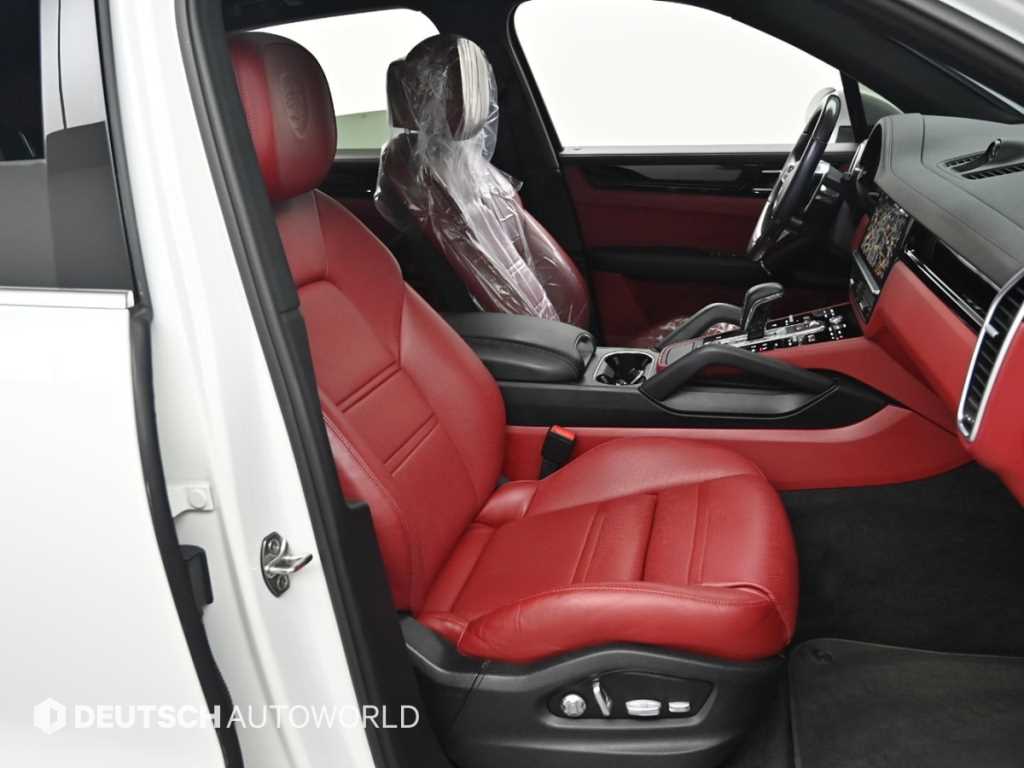 Porsche Cayenne — photo 10