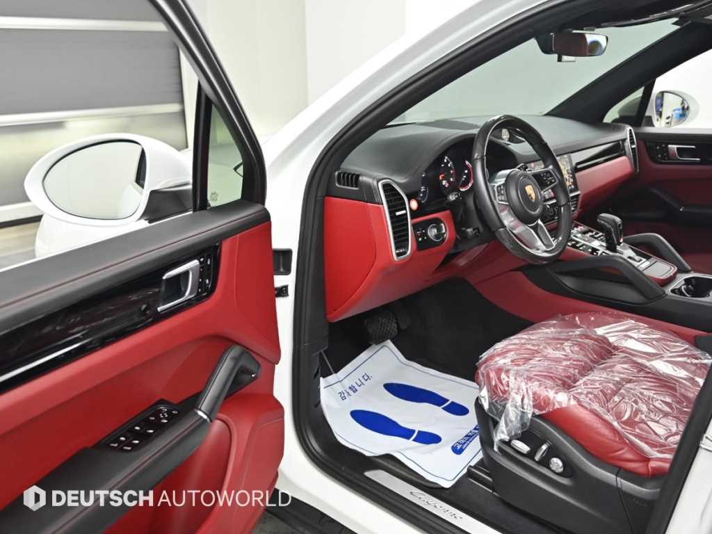 Porsche Cayenne — photo 11