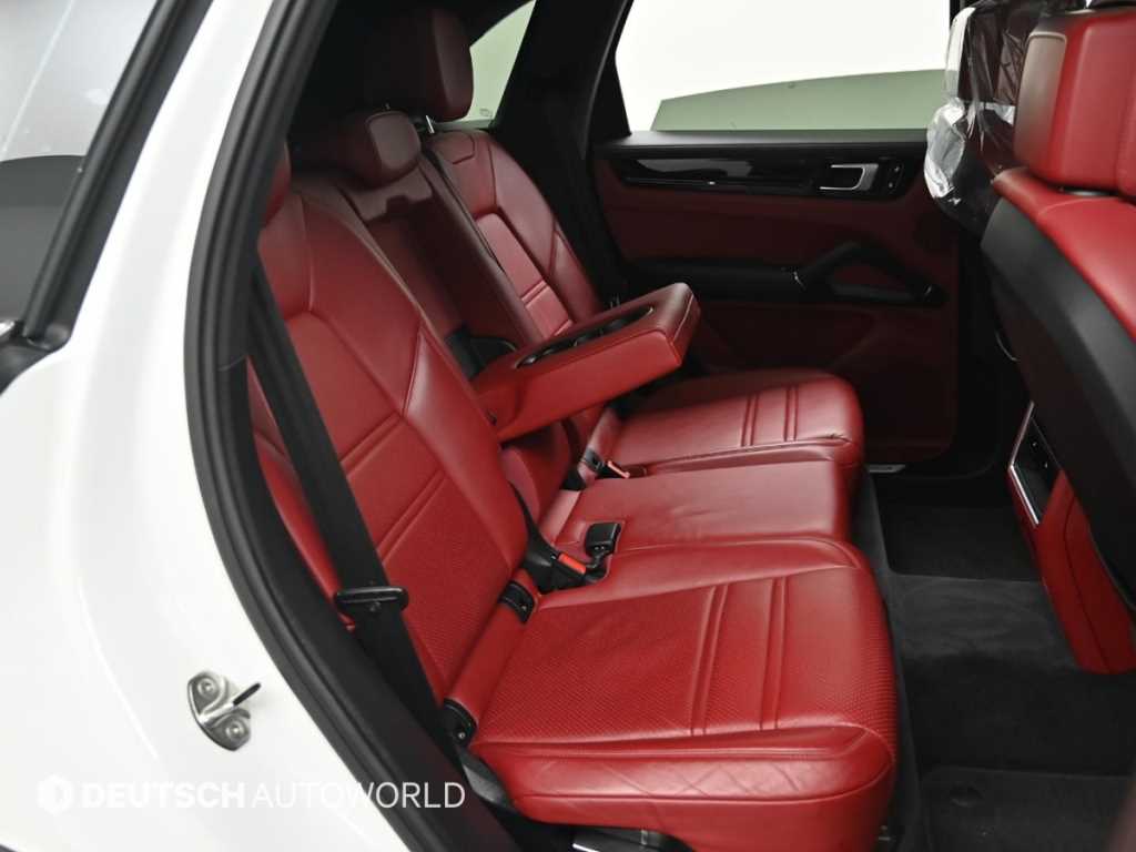 Porsche Cayenne — photo 12