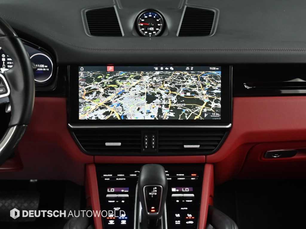 Porsche Cayenne — photo 14