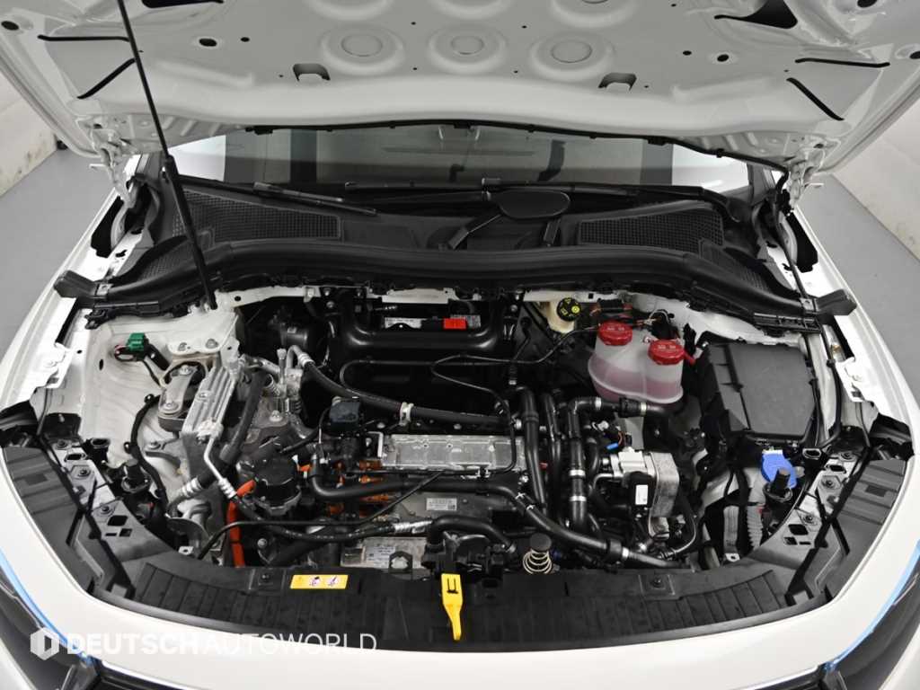 Mercedes-Benz EQA — photo 06