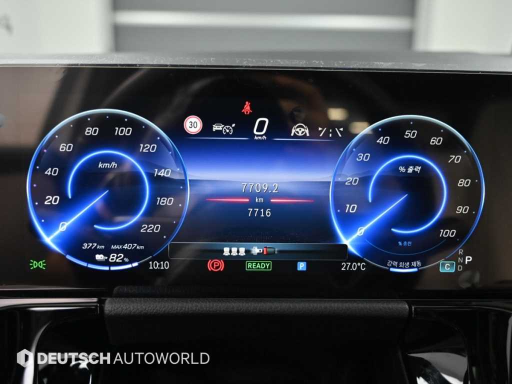 Mercedes-Benz EQA — photo 08