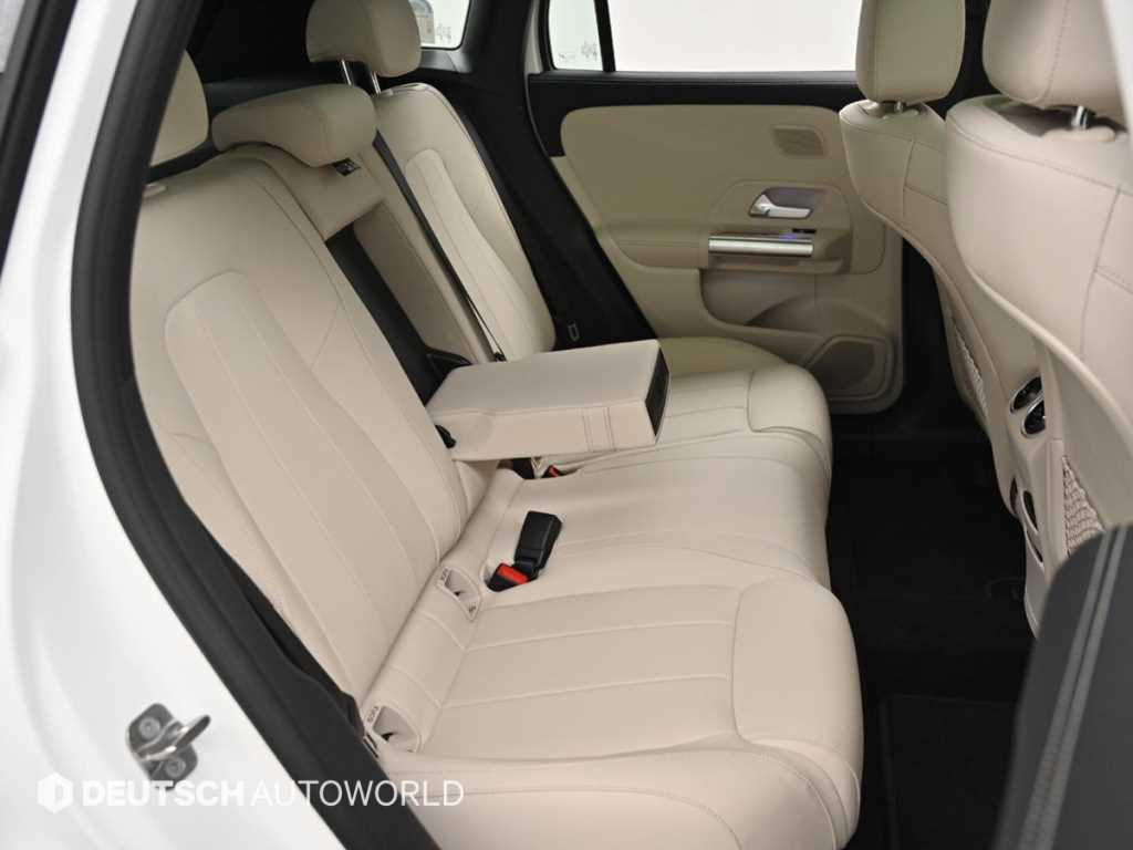 Mercedes-Benz EQA — photo 12