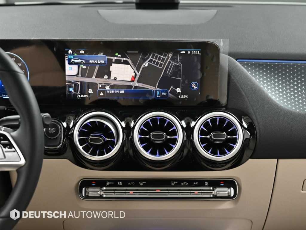 Mercedes-Benz EQA — photo 14
