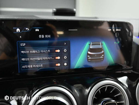 Mercedes-Benz EQA — photo 17