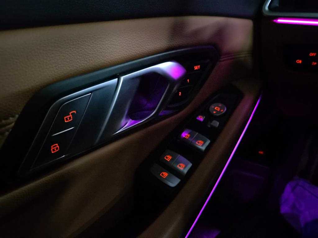 BMW 3-Series — photo 12