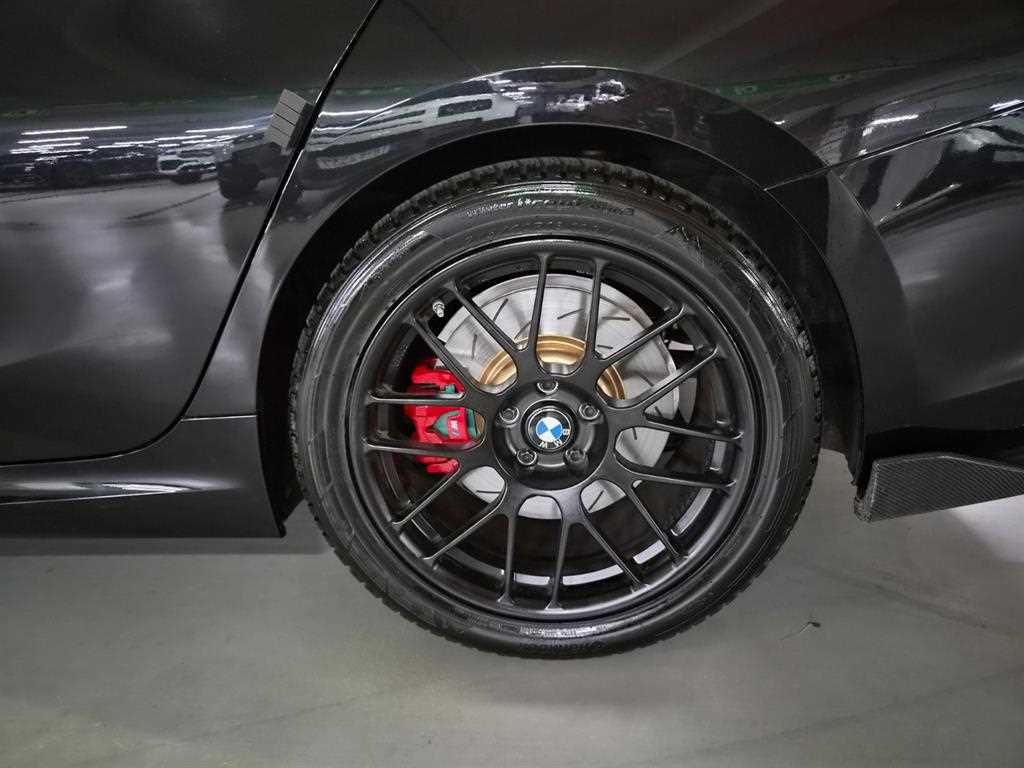 BMW 3-Series — photo 18