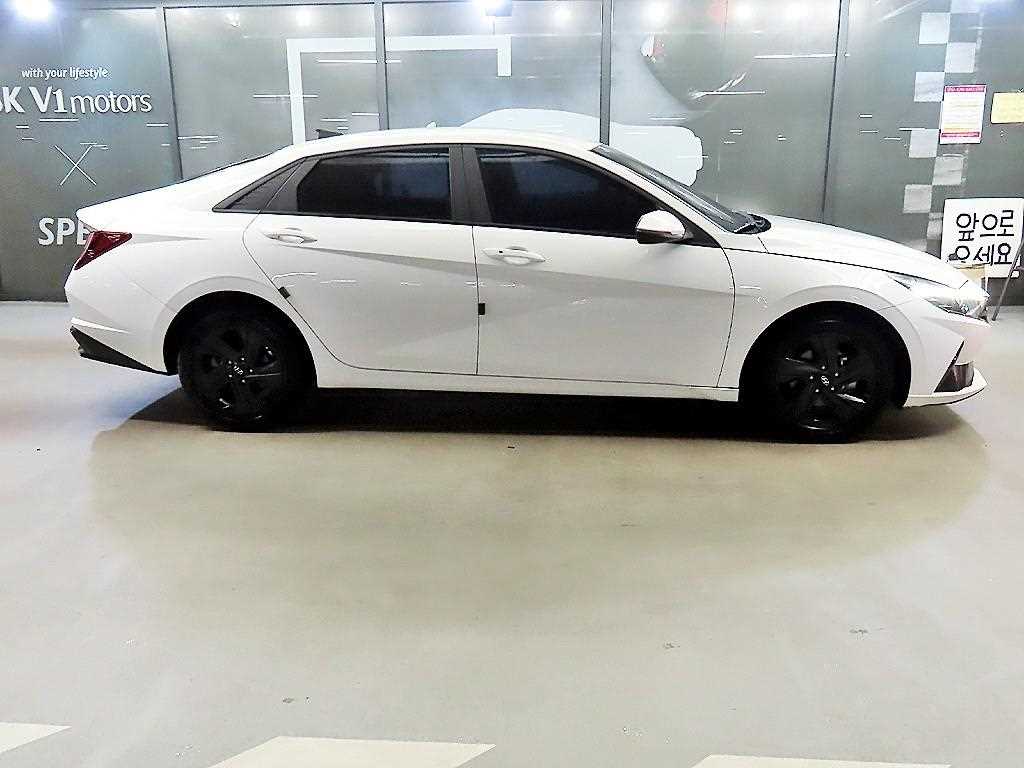 Hyundai Avante — photo 03