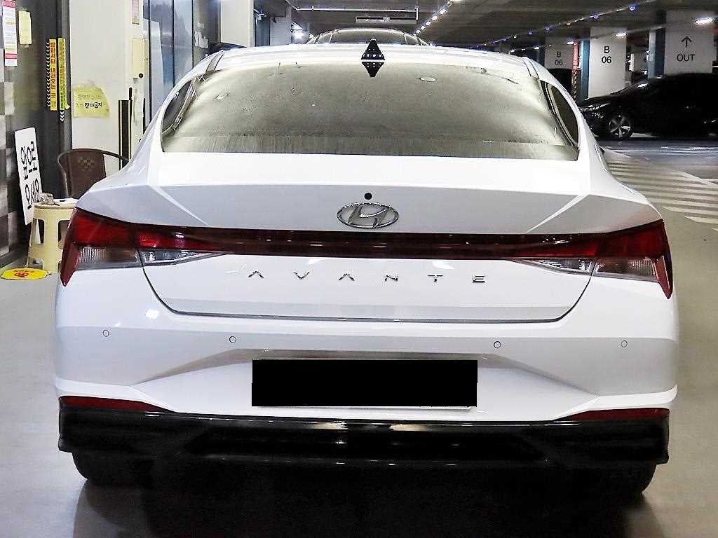 Hyundai Avante — photo 05
