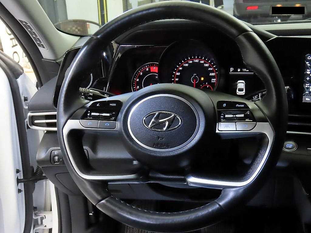 Hyundai Avante — photo 08
