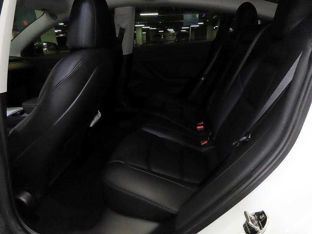 Tesla Model 3 — photo 07
