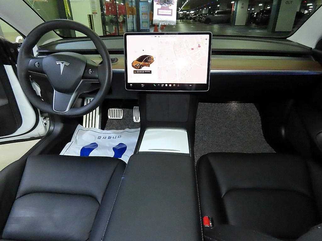 Tesla Model 3 — photo 10
