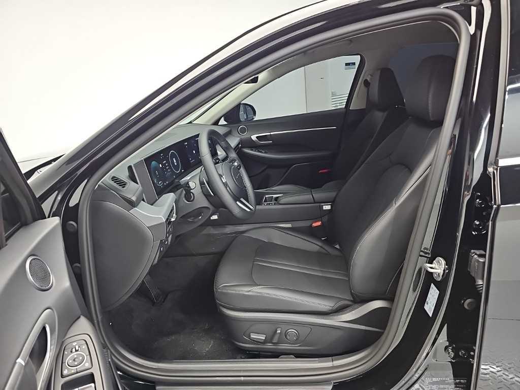 Hyundai Sonata — photo 11