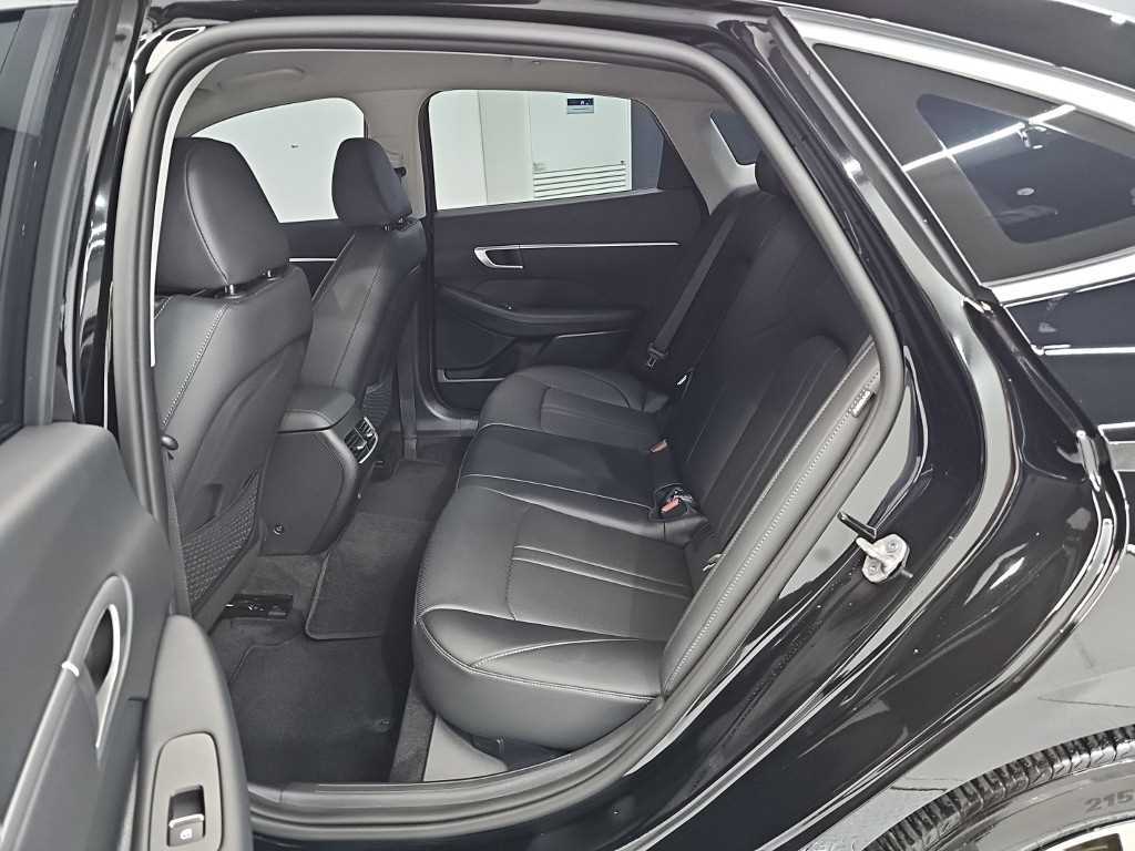 Hyundai Sonata — photo 12