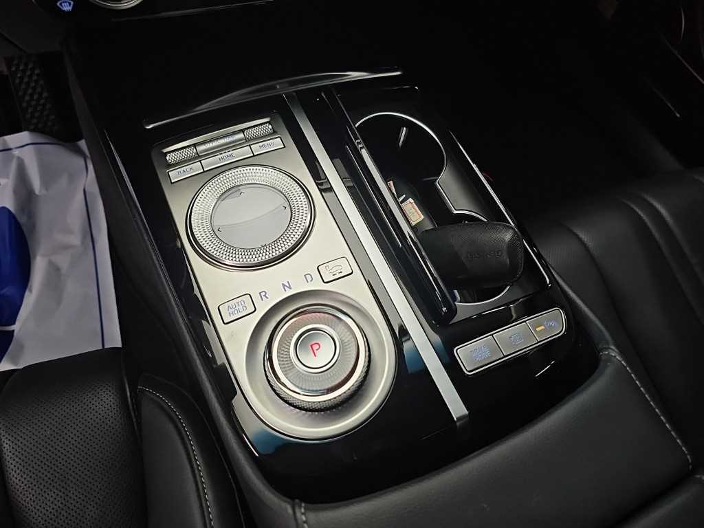 Genesis G80 — photo 08