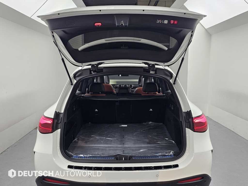 Mercedes-Benz GLC-Class — photo 19