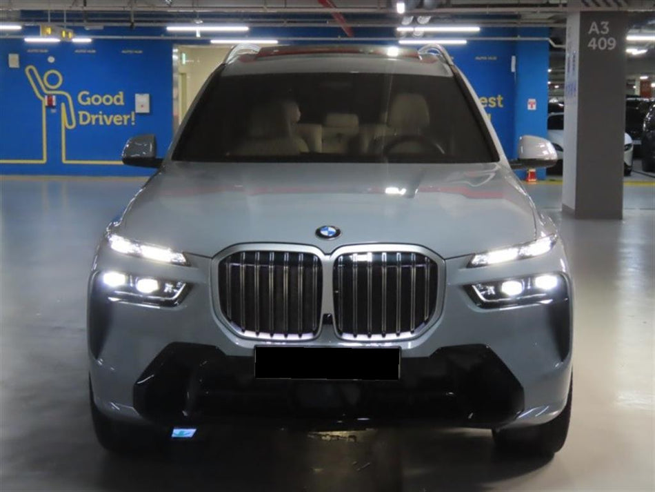 BMW X7 — photo 01