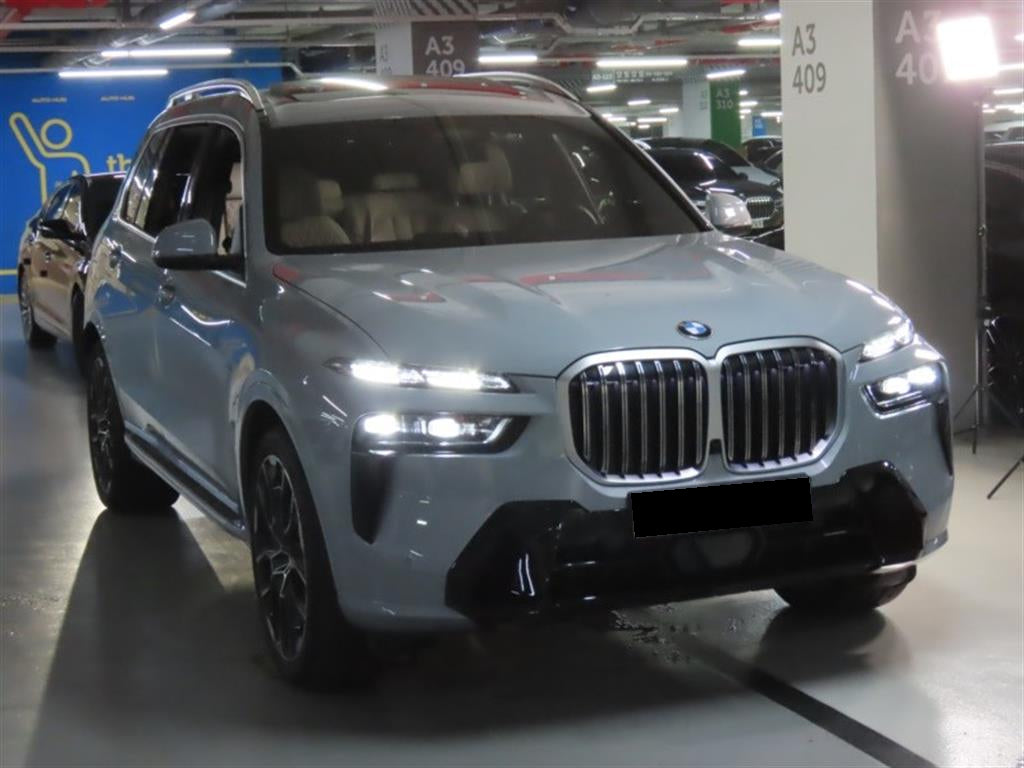 BMW X7 — photo 02