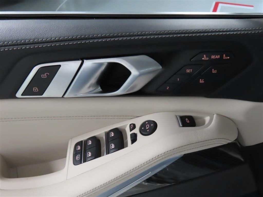 BMW X7 — photo 12