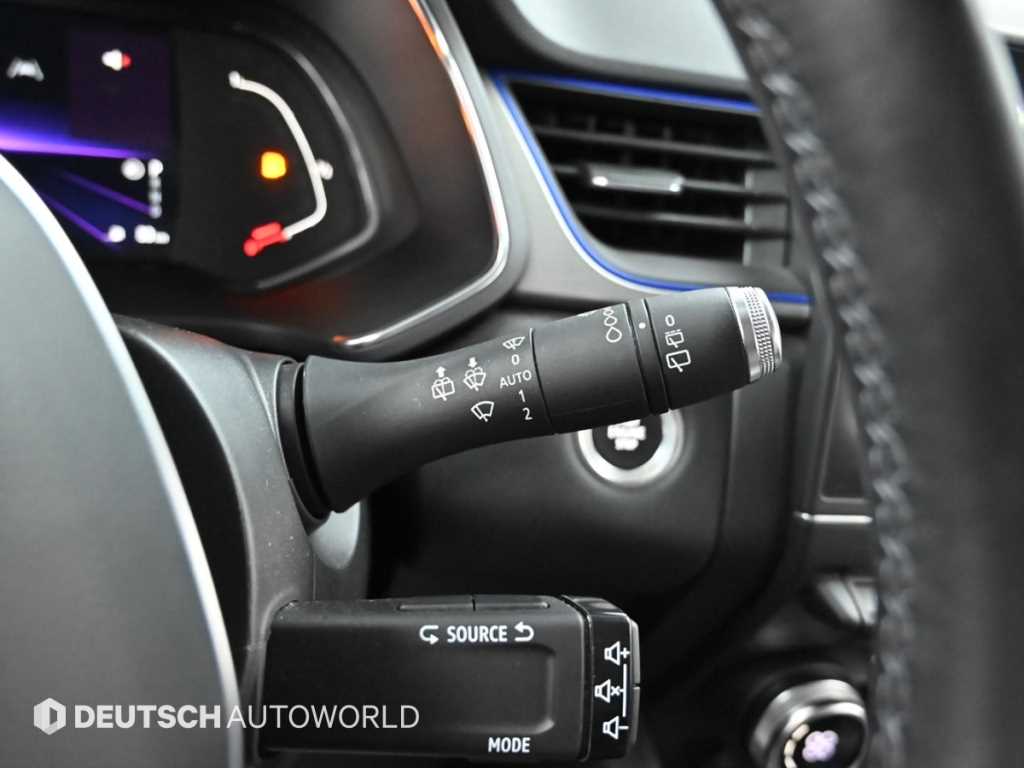 RENAULT Captur — photo 16