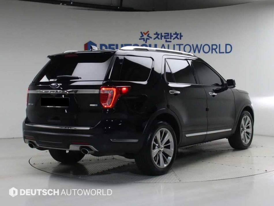 Ford Explorer — photo 02
