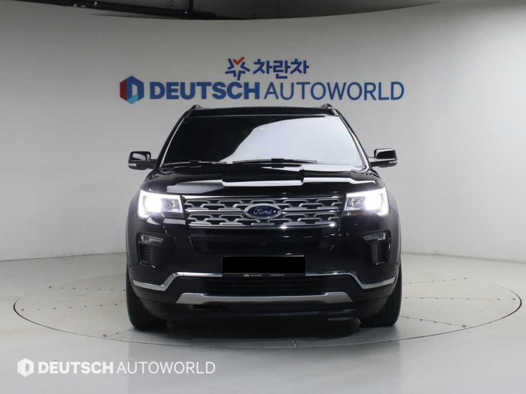 Ford Explorer — photo 03