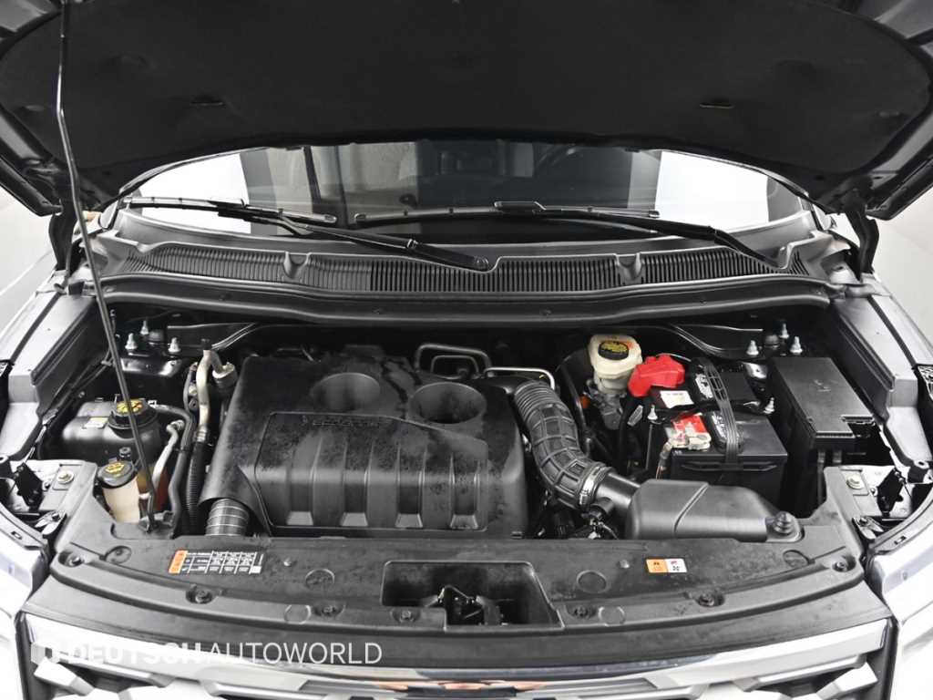 Ford Explorer — photo 06