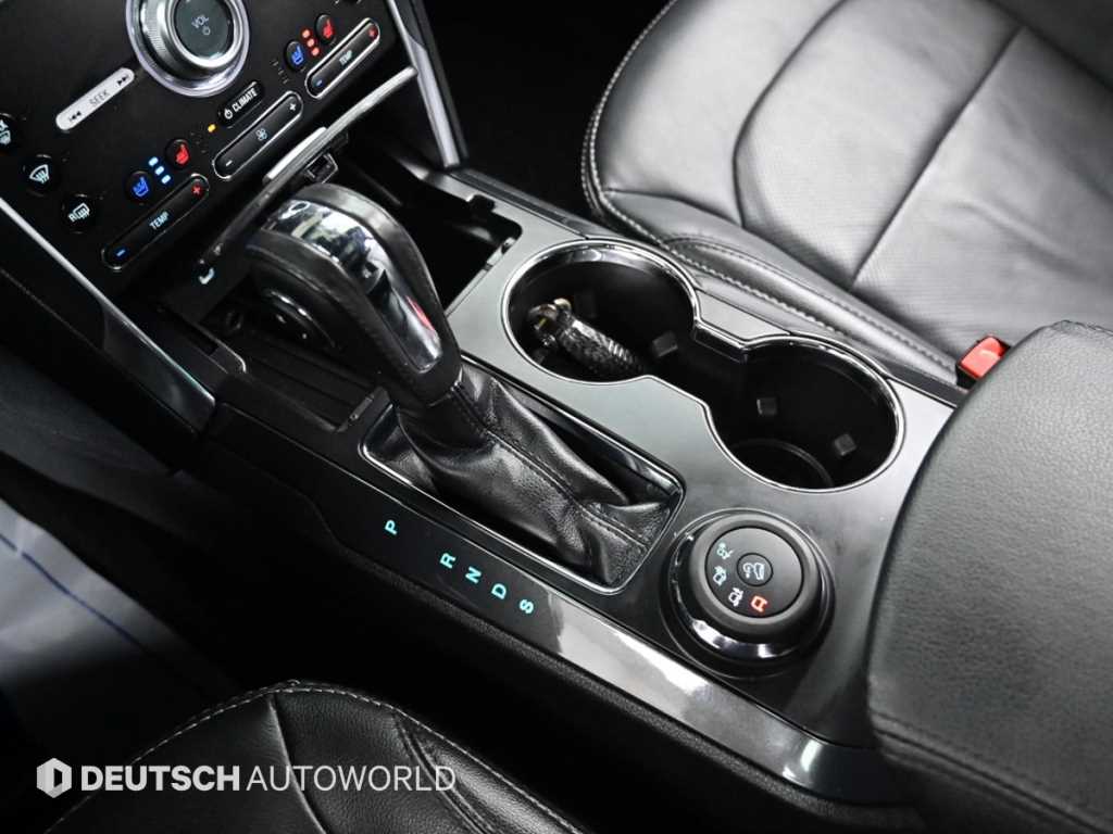 Ford Explorer — photo 09