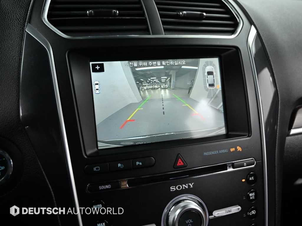 Ford Explorer — photo 15