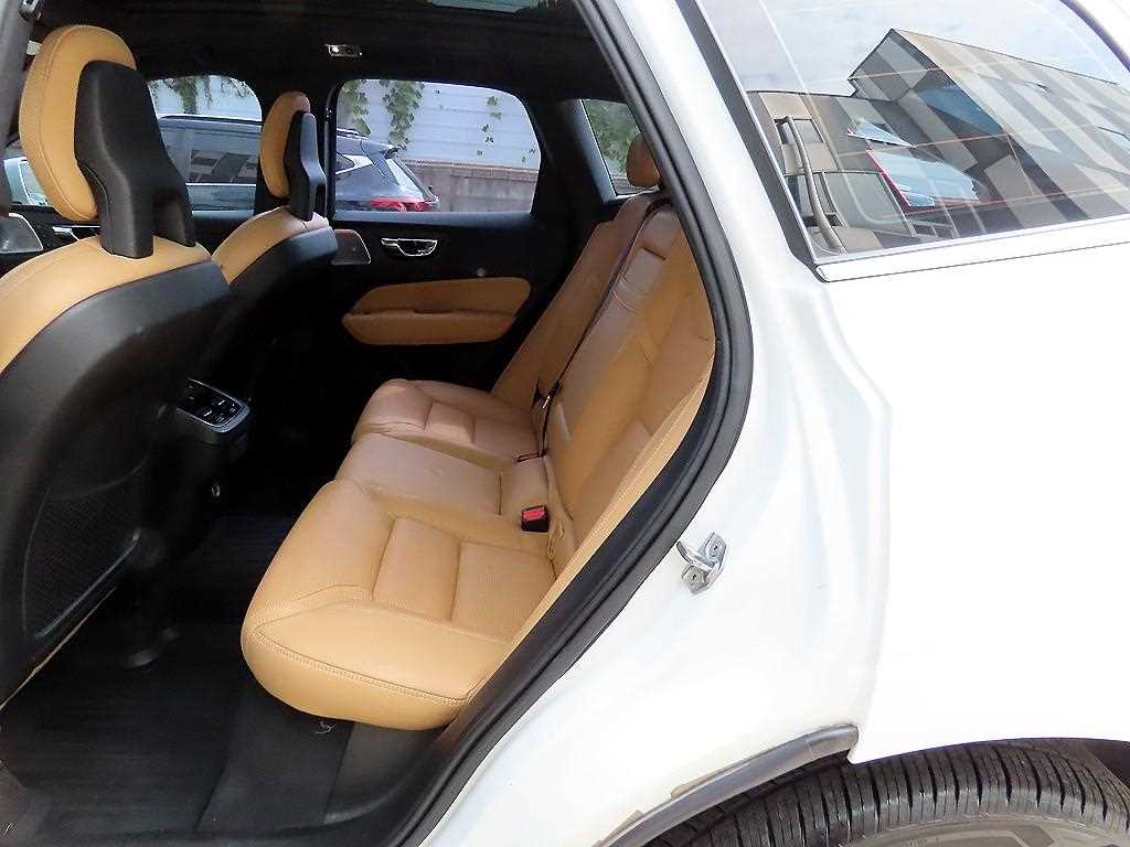Volvo XC60 — photo 06