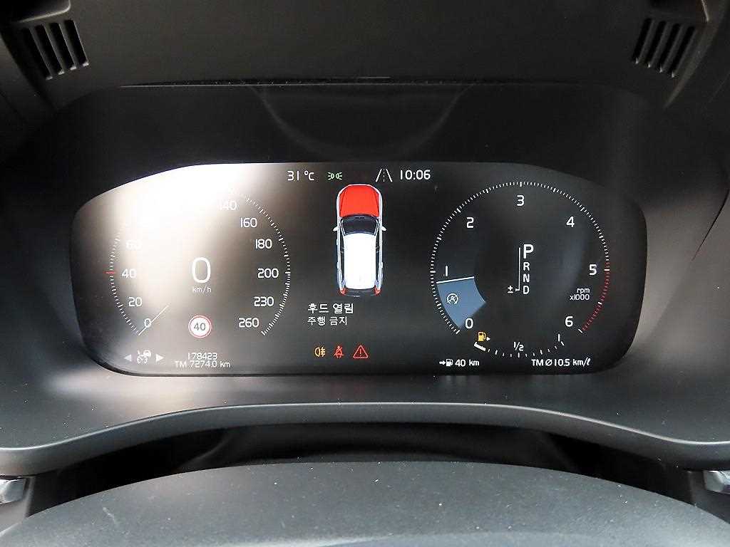 Volvo XC60 — photo 09