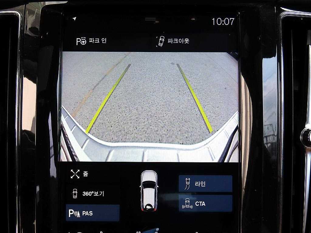 Volvo XC60 — photo 14