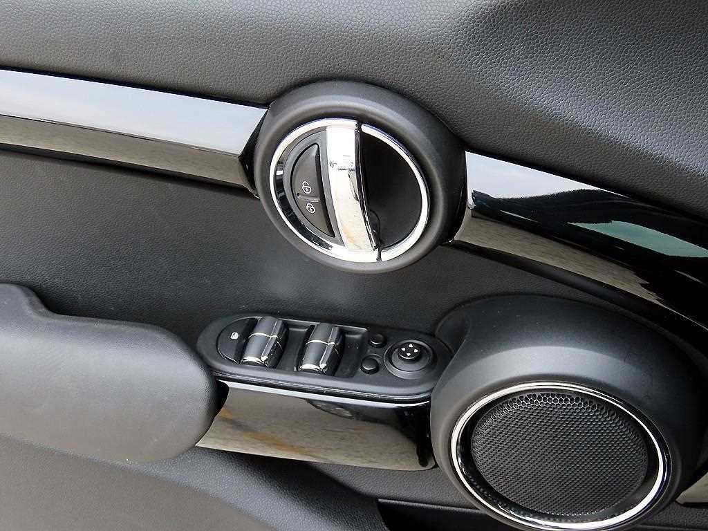 Mini Cooper — photo 08