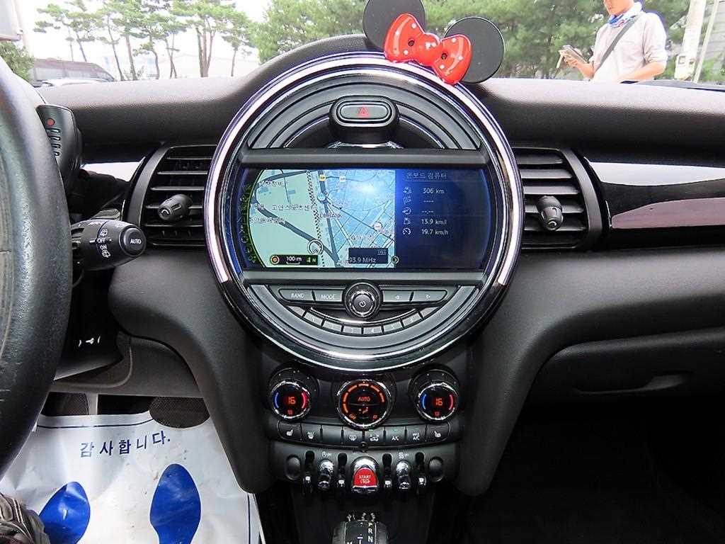 Mini Cooper — photo 11