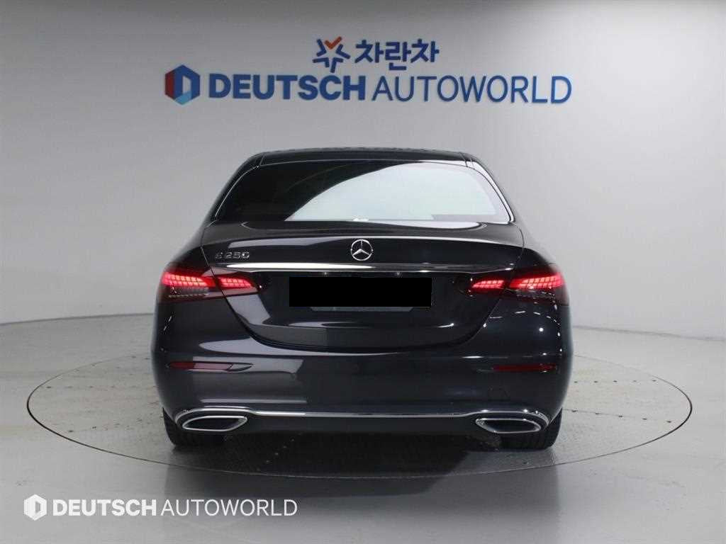 Mercedes-Benz E-Class — photo 04